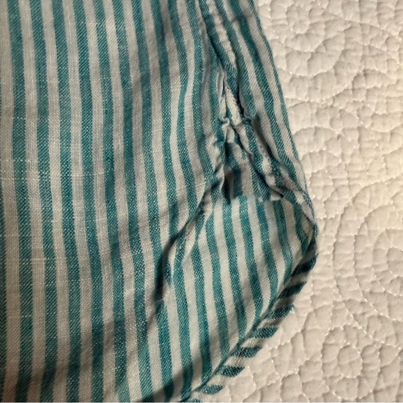 Uniqlo Button Down Shirt in Green and White size Small - Picture 6 of 7